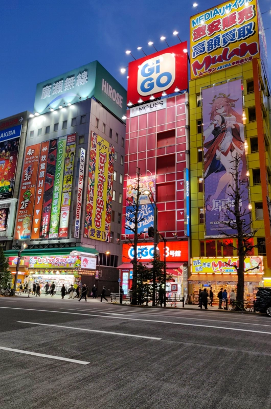 Nogle farvestrålende bygninger i japan