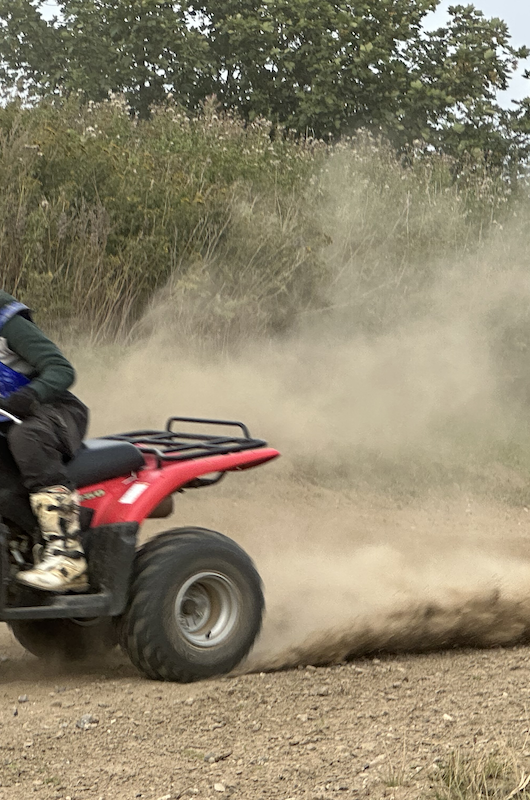 ATV på grusbane