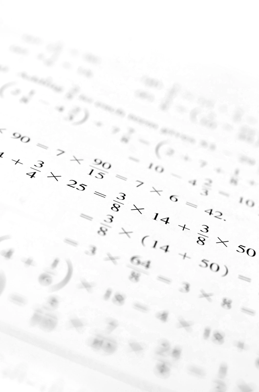 et stykke papir med en masse regnestykker på
