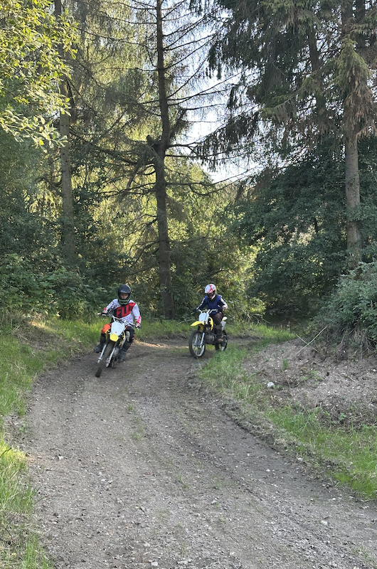 2 crossere på grusbanen